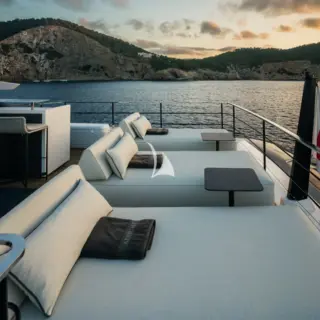 ALVIUM - Flybridge Sun beds Area