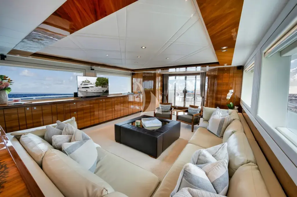 IN THE ZONE - Main Salon