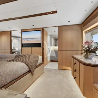 AURA - Spacious and bright Master Cabin