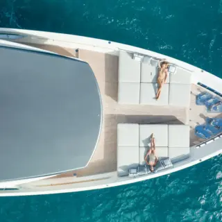 ANOTHER ONE Bow Aerial