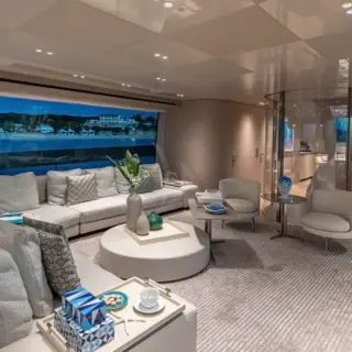 ANOTHER ONE Main Salon