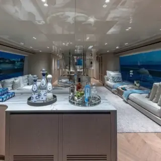 ANOTHER ONE Main Salon