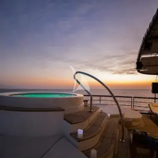 Jacuzzi- Sun Deck