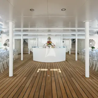 C deck - exterior dining