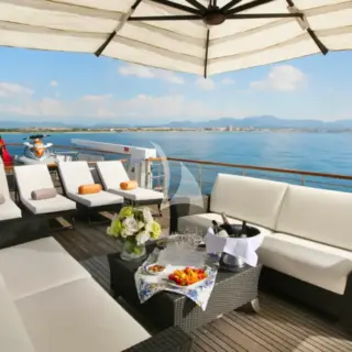 salon sundeck