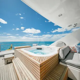 BEACHFRONT II - Flybridge with jacuzzi
