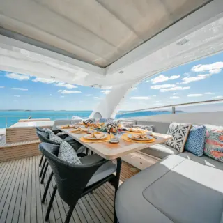 BEACHFRONT II - Flybridge Dining