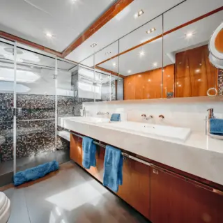 BEACHFRONT II - Master Ensuite