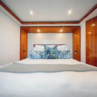BEACHFRONT II - Queen Stateroom #1