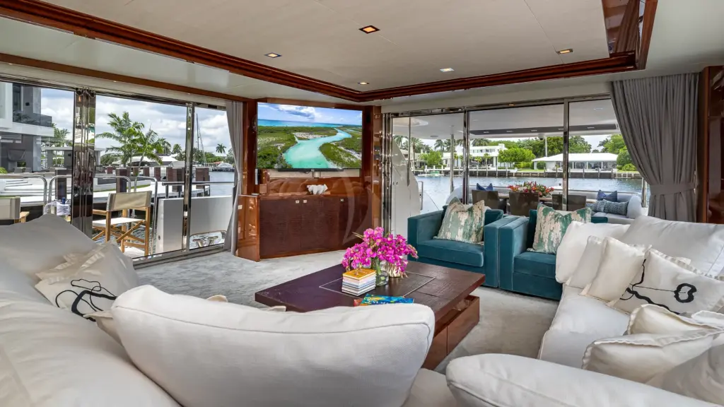 BEACHFRONT II - Main Salon looking aft