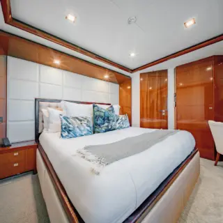 BEACHFRONT II - Queen Stateroom #1