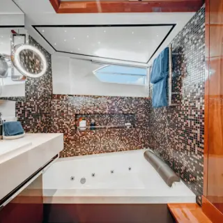 BEACHFRONT II - Master Ensuite