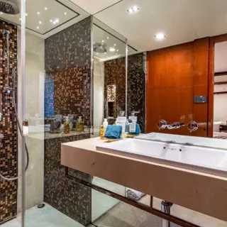 Queen Ensuite
