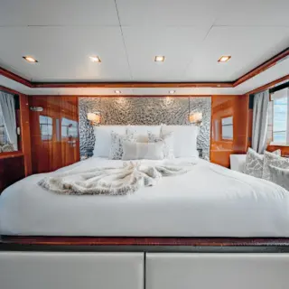 BEACHFRONT II - On Deck Master Stateroom