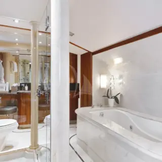 Primary Stateroom - En Suite