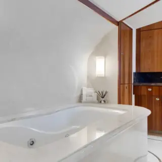 Primary Stateroom - En Suite