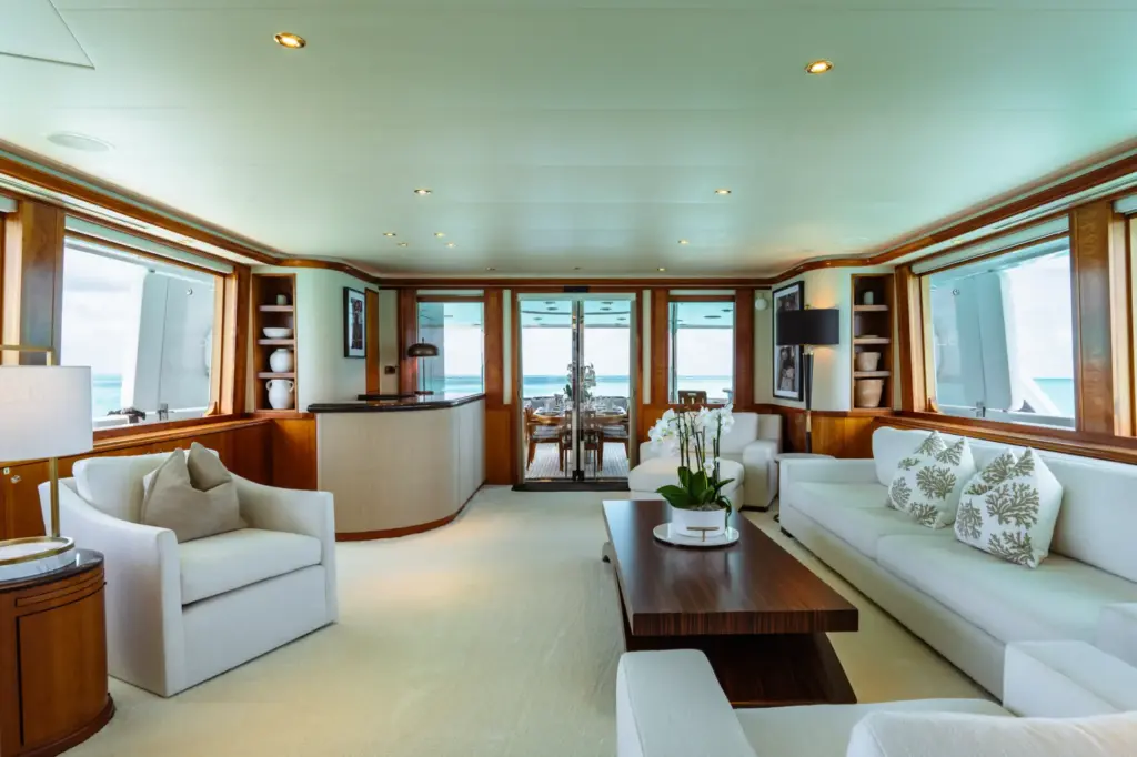 YOLO - Main Deck - Salon