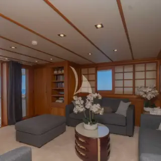 Upper Deck Salon