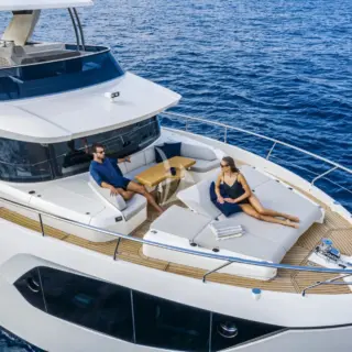 Relaxing spaces at the bow