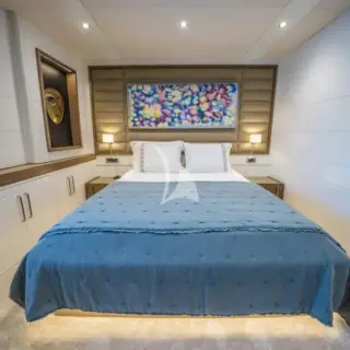 Double guest cabin