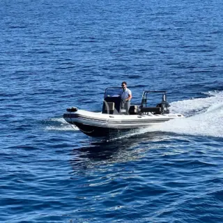 Chase boat : BRIG NAVIGATOR 6,10 m . 10 guests