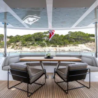 Stern seating