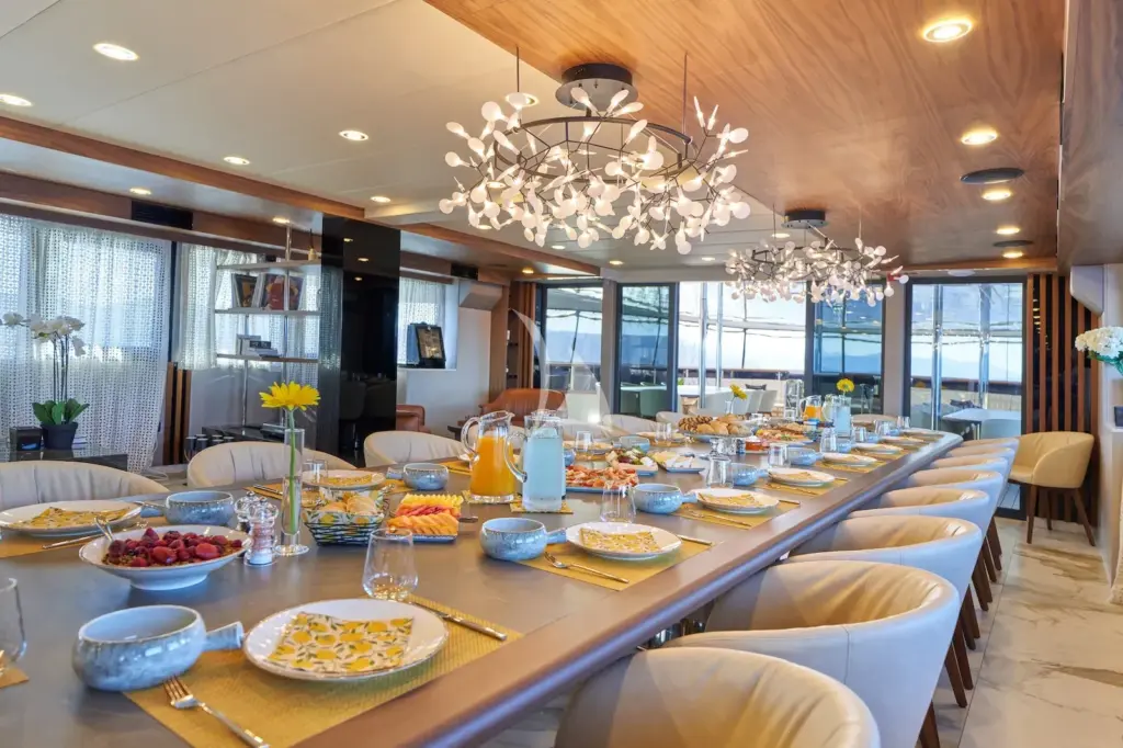 AETERNA - Breakfast set up 