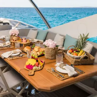 Sea Water II - Flybridge dinning