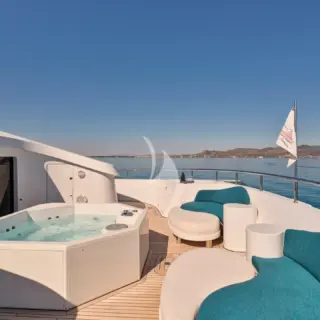 Deck Jacuzzi accessible from the master cabin