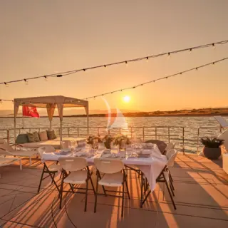 Fine dining on the flybridge