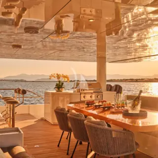Aft cockpit dining area