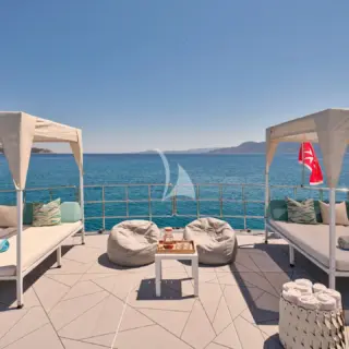 Launch area for sun bathing and relaxing