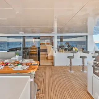 Cockpit with bar and BBQ
