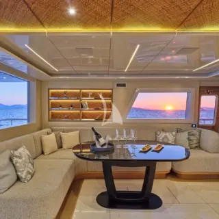 Dining table inside