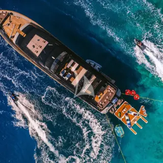 ISLANDER II - Image 12