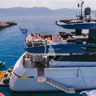 ISLANDER II - Image 16