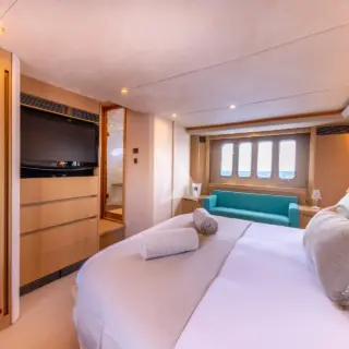 M/Y P'TITE BOUILLE Master Cabin