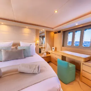 M/Y P'TITE BOUILLE Master Cabin