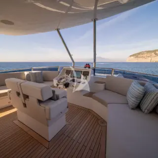 KAMOKA - Flybridge Wheelhouse