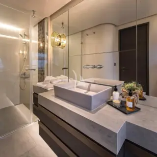 M/Y KAMOKA  - Master Cabin Ensuite
