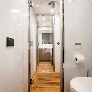 Queen Primary Stateroom Shower