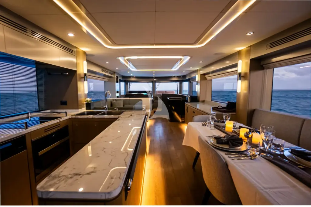 NORMAN'S T4 - Main Salon looking forward