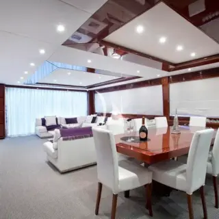 Molly's Main Saloon