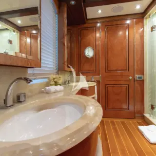 Master bathroom en suite