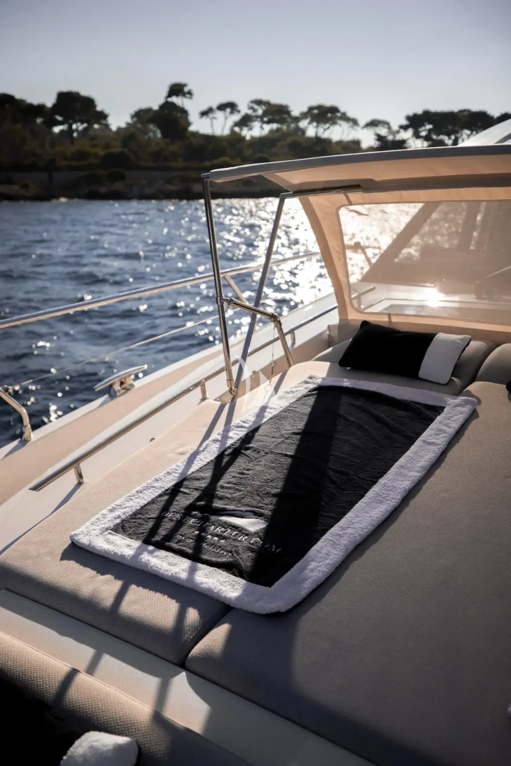 ROMY ONE - FOREDECK SUNPAD 