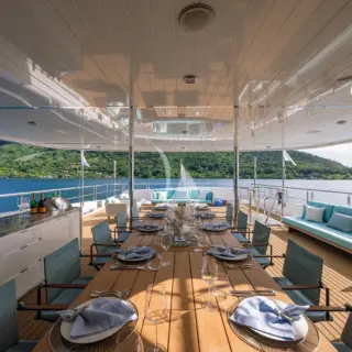 Outdoor bridge deck dining