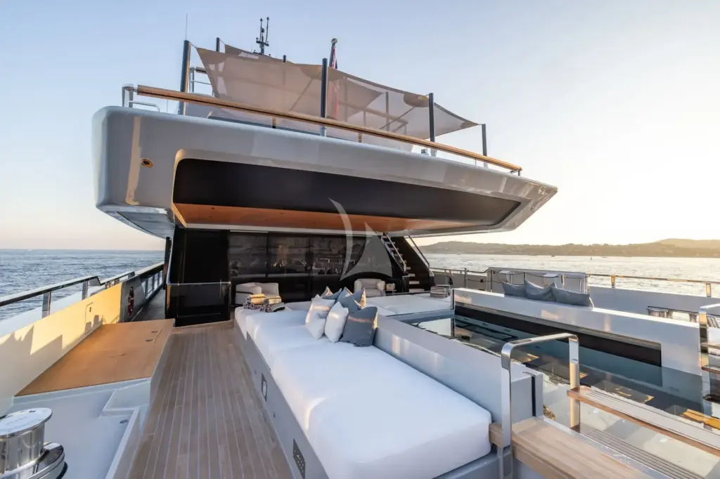VIRTUOSITY - Main aft deck pool