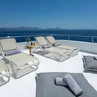 ENDLESS SUMMER - Flybridge aft sunbeds 