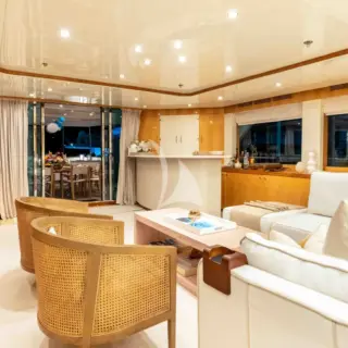 Salon Facing Aft