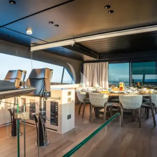 Top deck dining table in all weather conditions